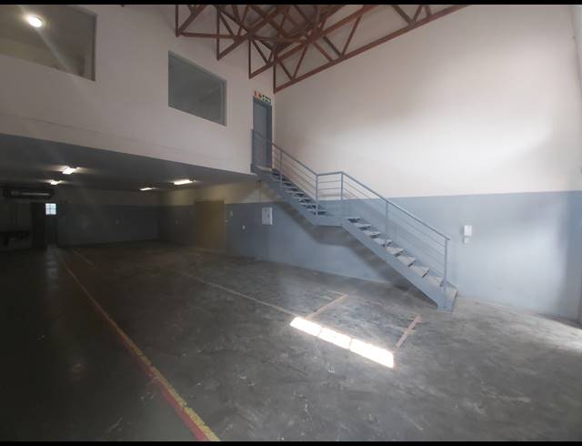 205M² WAREHOUSE RENTED IN WYNBERG
